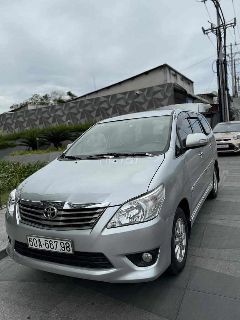 Toyota Innova 2012 V tự động đẹp sẵn dùng