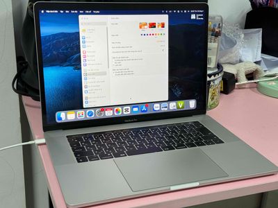 bán MacBook pro 2017 15.4 in ngoại hình đẹp