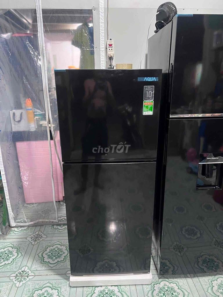 Tủ lạnh Aqua 189 lít Đen. Mua bán Tủ lạnh tại Thành phố Dĩ An Bình Dương được đăng bởi Nguyen Luan hình 1