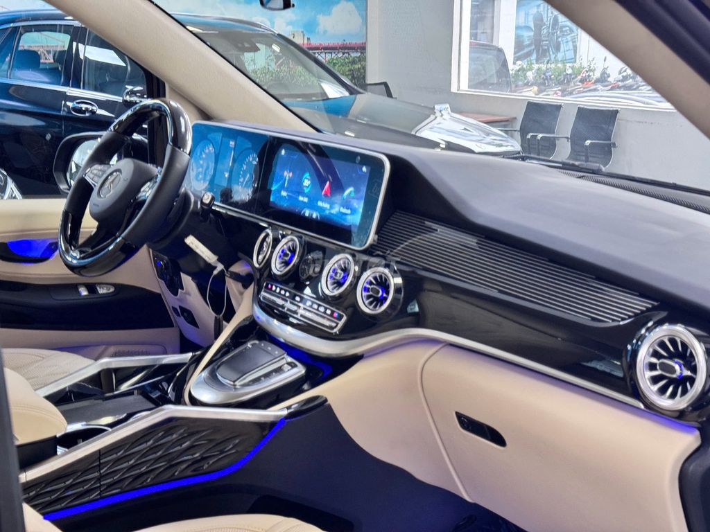 Mercedes Benz V Class 2022  - 800 km. Mua bán Ô tô tại Quận Bình Thạnh Tp Hồ Chí Minh được đăng bởi Mercedes Benz Haxaco Điện Biên Phủ hình 8
