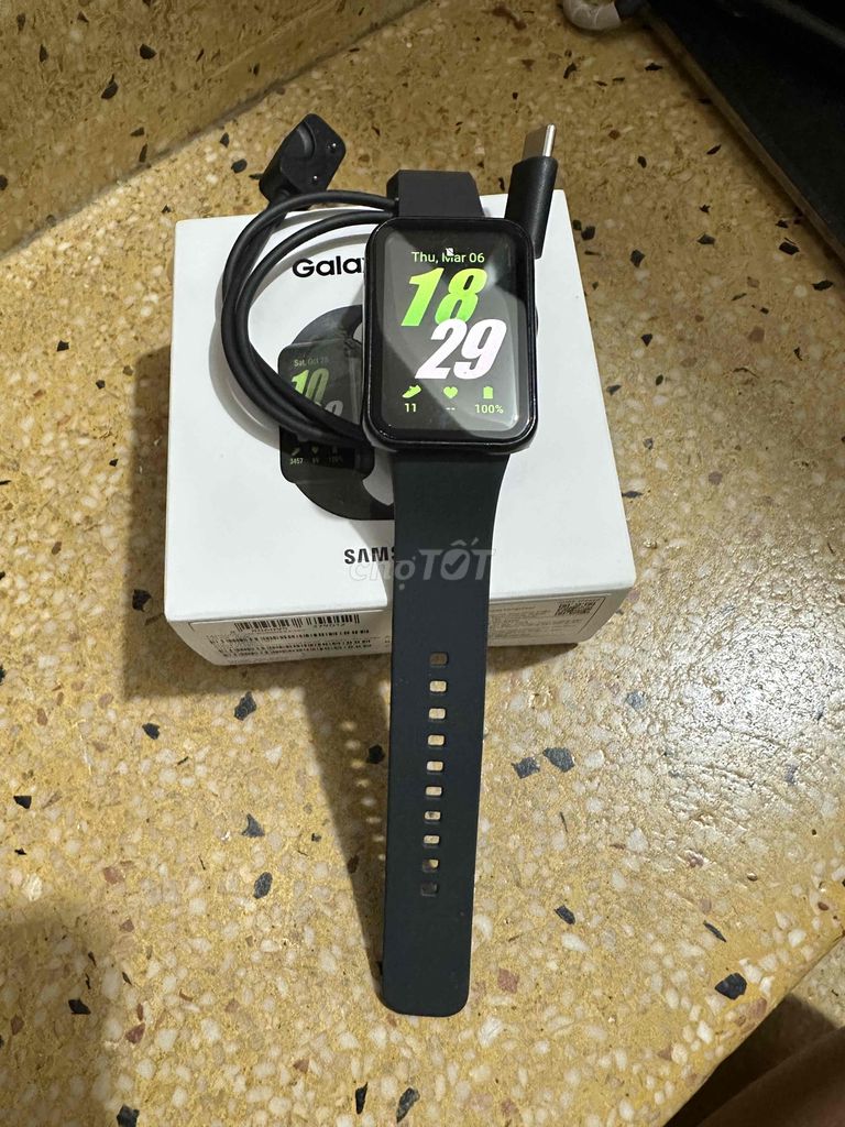 Pass lại đồng hồ Samsung Galaxy Fit 3 mới 90%