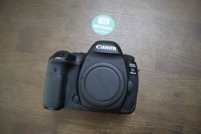 Máy ảnh Canon 5D4