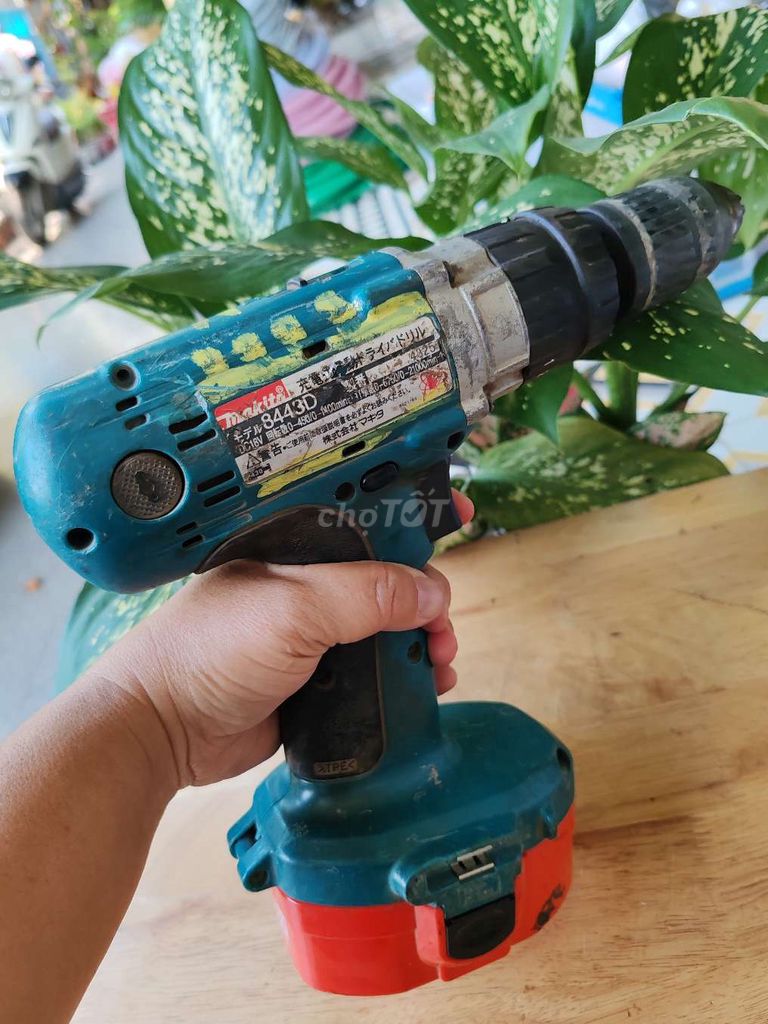 Máy khoan Makita 18V

Full chức năng : điện 100V