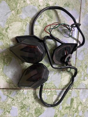 Kính xe máy màu Đen