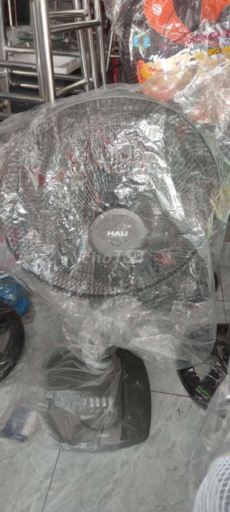 Quạt đứng Hali Xám Tiết kiệm điện. Mua bán Quạt tại Thành phố Thủ Dầu Một Bình Dương được đăng bởi Pham hoai bao hình 1