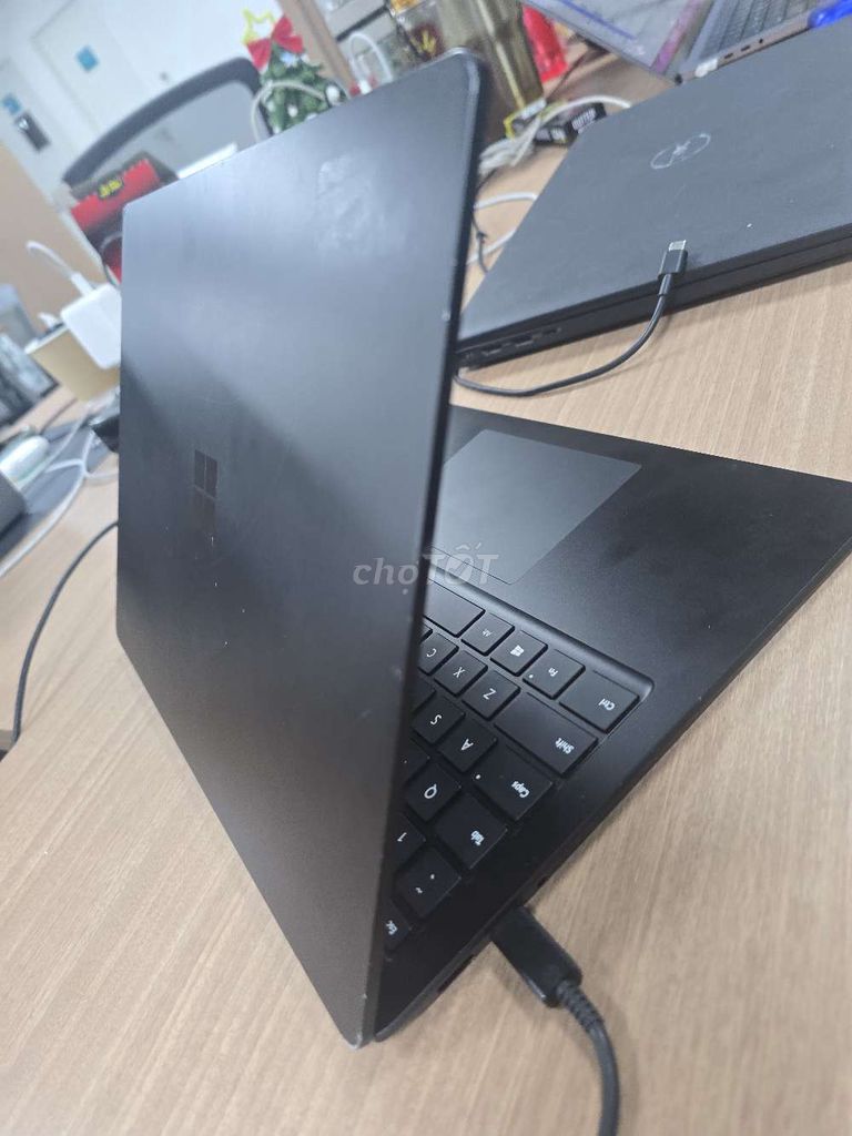 BÁN Xác Surface Laptop 4 i7/16GB Đen. Mua bán Laptop tại Quận Đống Đa Hà Nội được đăng bởi Nguyen Cong Son hình 1