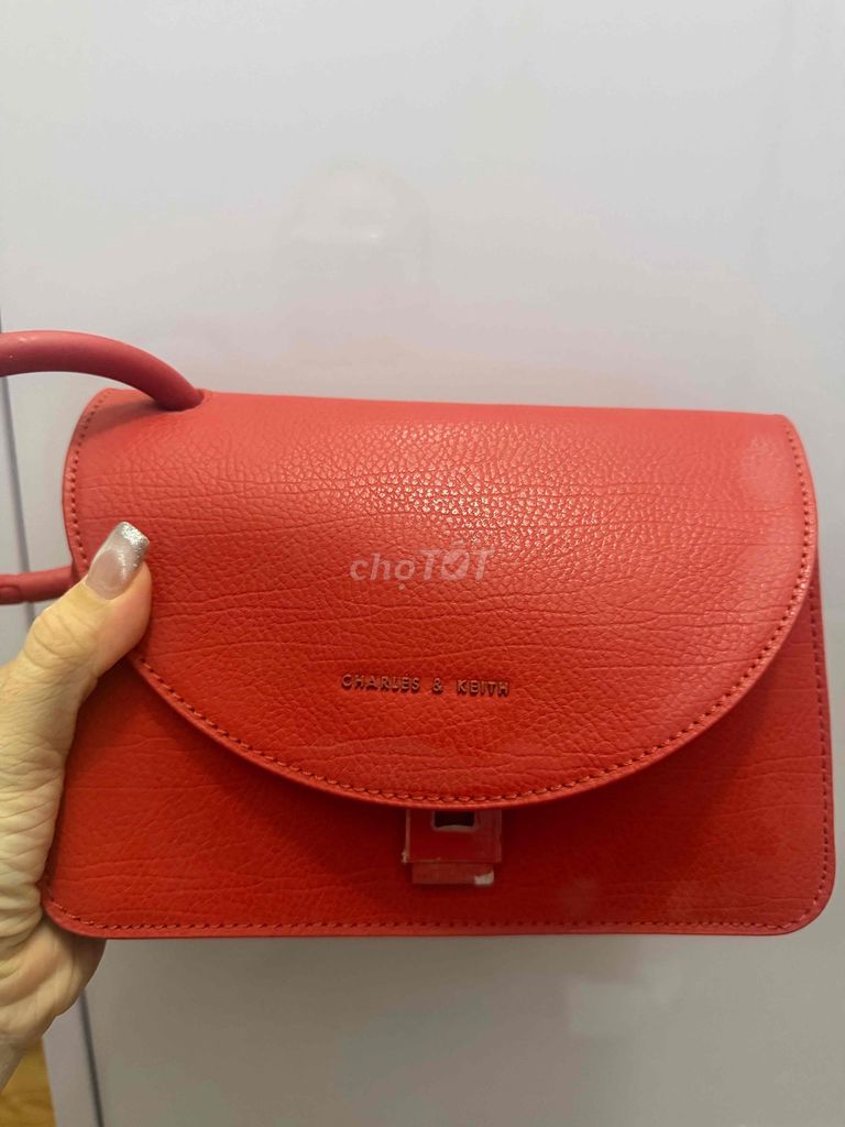 Túi xách Charles & Keith Nữ Đỏ. Mua bán Túi xách tại Quận 5 Tp Hồ Chí Minh được đăng bởi Vân hình 1