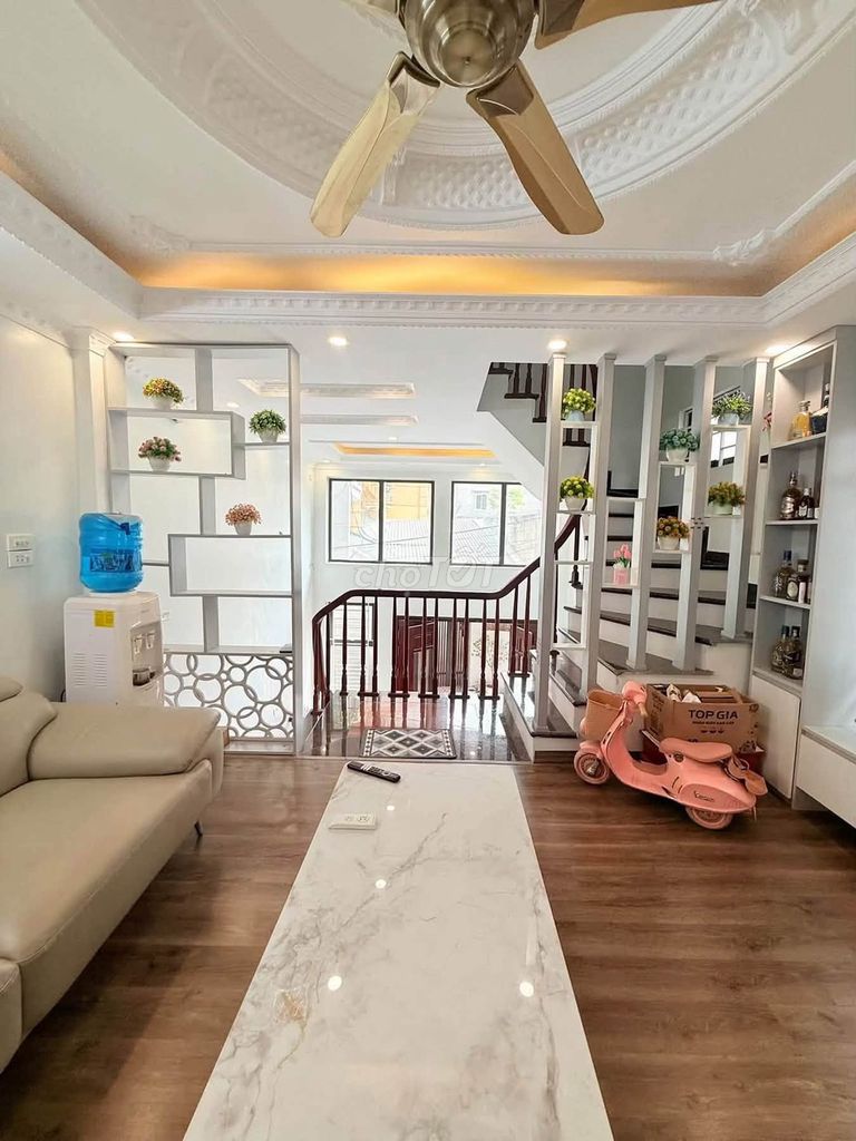 Дом в Ту Хиеп, Тхань Три, 40 м², 5 этажей, машина у входа