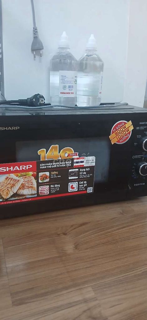 Lò vi sóng có nướng sharp. Mua bán Bếp, lò, đồ điện nhà bếp tại Quận Long Biên Hà Nội được đăng bởi Hồng Trần hình 1