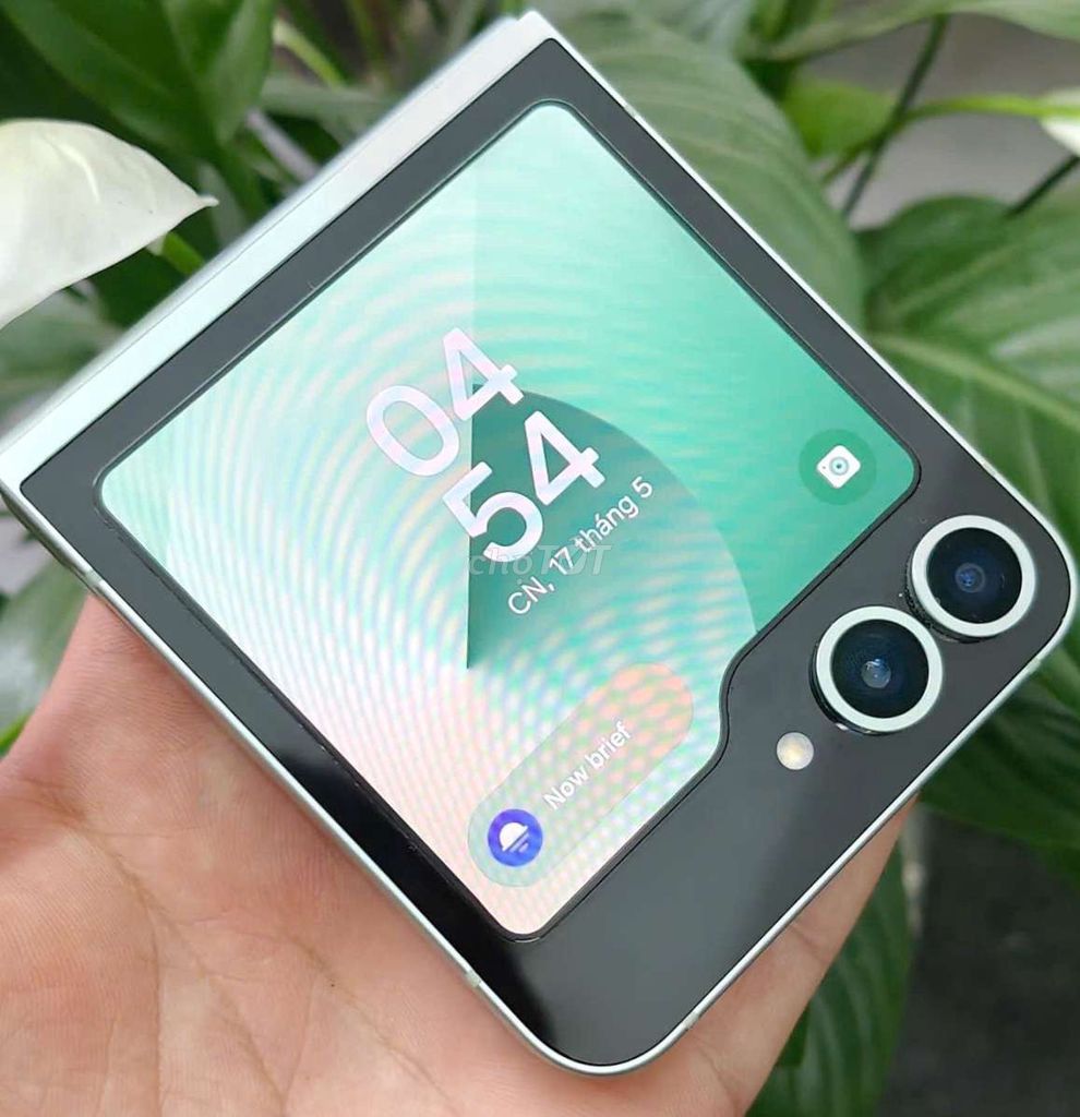 Samsung Z Flip6 Hàn Quốc 99%. Mua bán Điện thoại tại Quận Thanh Xuân Hà Nội được đăng bởi nguyễn nga hình 1