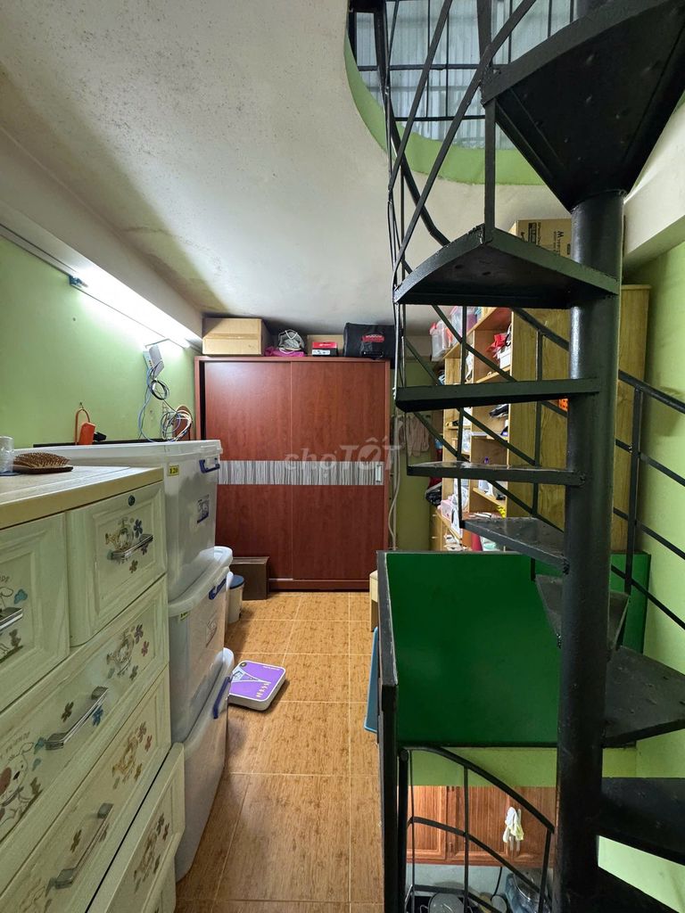 КОММЕРЧЕСКИЙ ПЕРЕУЛОК В РАЙОНЕ 10, У РЫНКА НЬЯТ ТАО - 21М2, 3 ЭТАЖА