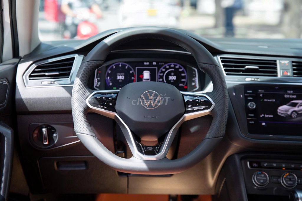 Volkswagen Tiguan LuxuryS - Xứng Tầm Trải Nghiệm. Mua bán Ô tô tại Quận Gò Vấp Tp Hồ Chí Minh được đăng bởi Mr Vương otosieuluot hình 6