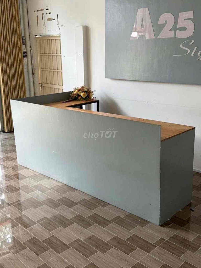 Quầy lễ tân chữ L gỗ Xám Nâu. Mua bán Đồ chuyên dụng, Giống nuôi trồng tại Huyện Phú Giáo Bình Dương được đăng bởi Yến Nhi hình 1