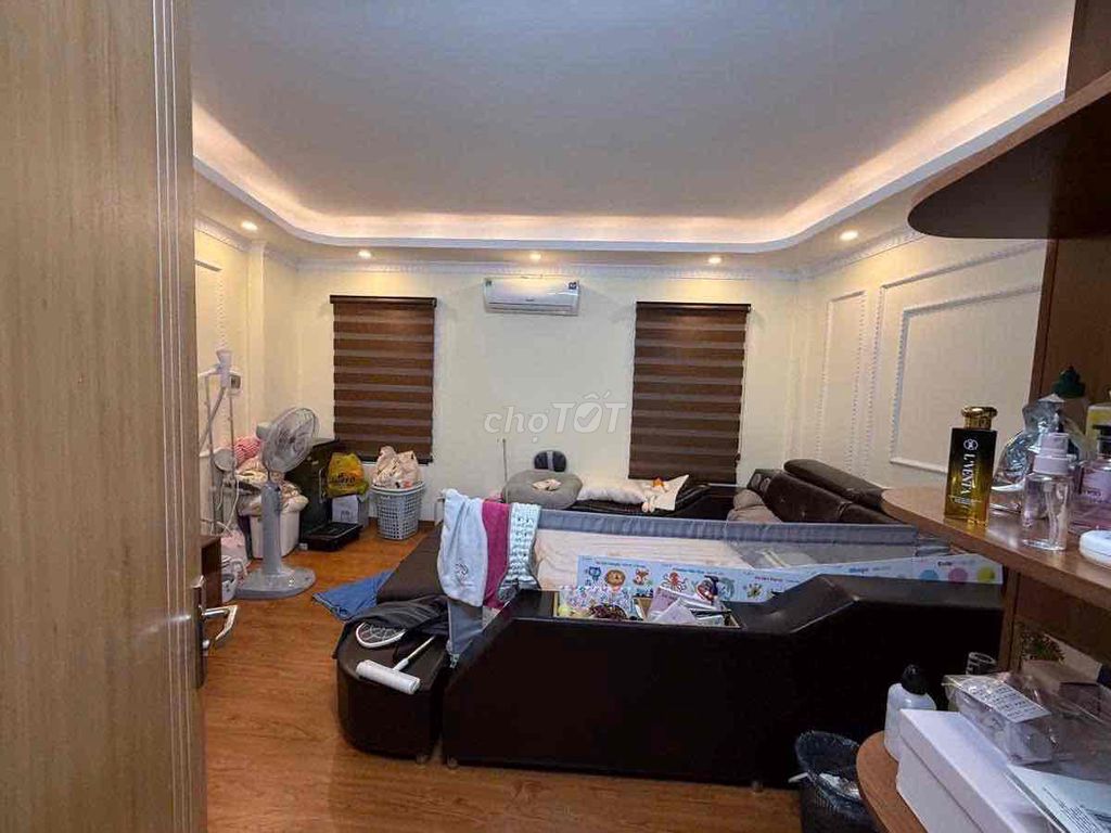 Cho thuê nhà mới xây ở Mễ Trì DT 45m² 5 tầng 4PN full đồ 13 triệu.