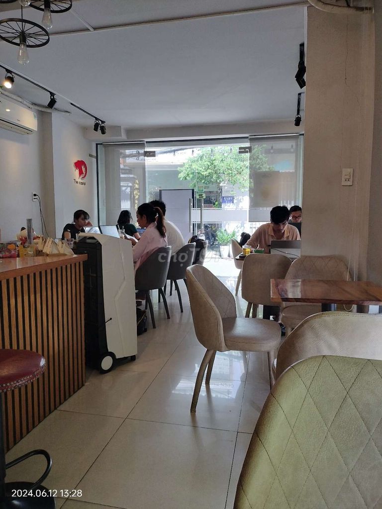 Cafe The Capital tuyển nhân viên phục vụ nữ