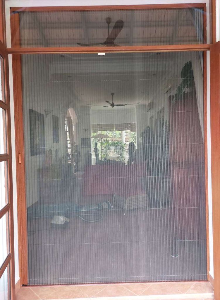 Cửa lưới chống côn trùng dạng xếp dùng cho cửa đi