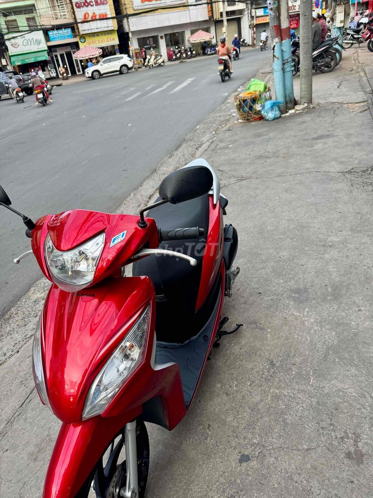 Honda Vision 2013 Đỏ đen. Mua bán Xe máy tại Thành phố Biên Hòa Đồng Nai được đăng bởi XE MÁY CŨ THÀNH MỸ  hình 2