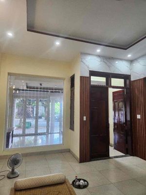 Bán nhà 3 tầng 3pn/3wc đường quách thị trang sát chú ếch con. Mua bán nhà ở tại Quận Cẩm Lệ Đà Nẵng được đăng bởi Bất động sản đẹp Hoà Xuân