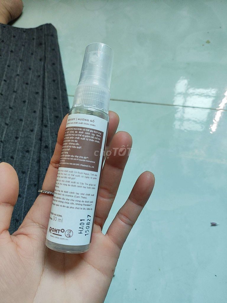 Tặng lại xịt bodymiss nữ hãng rohto. Mua bán Nước hoa tại Quận Hà Đông Hà Nội được đăng bởi Trang hình 1