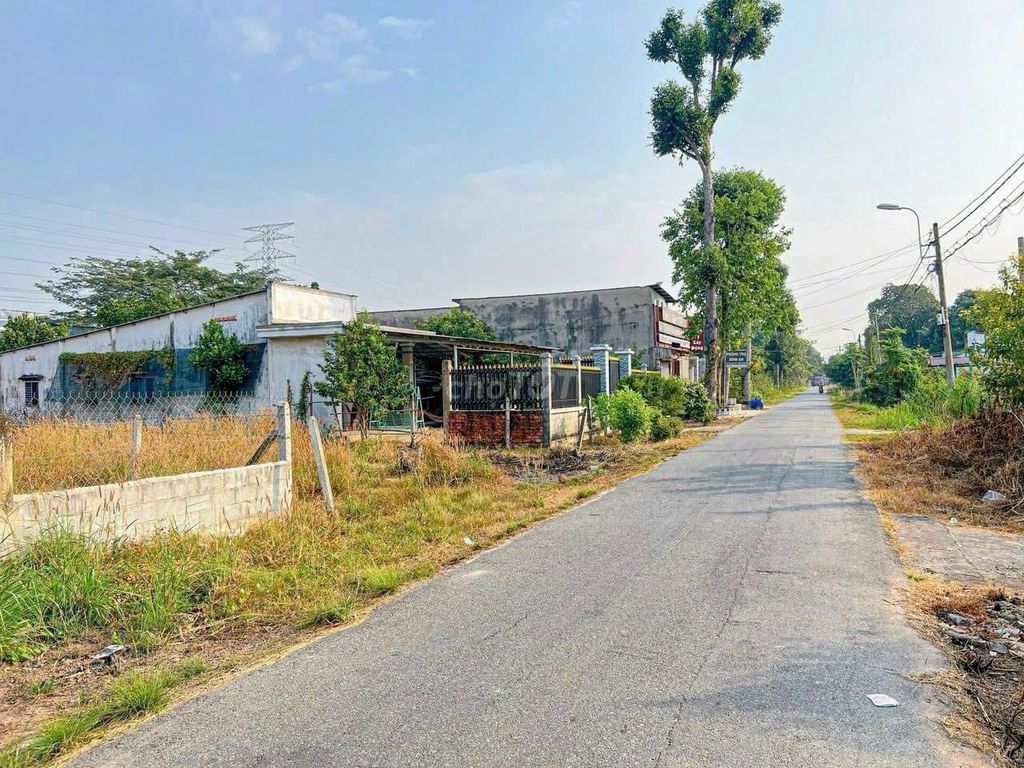 Cần bán gấp lô đất gần chợ Việt Kiều,Tân Thông Hội 10m x 28m chỉ 700tr