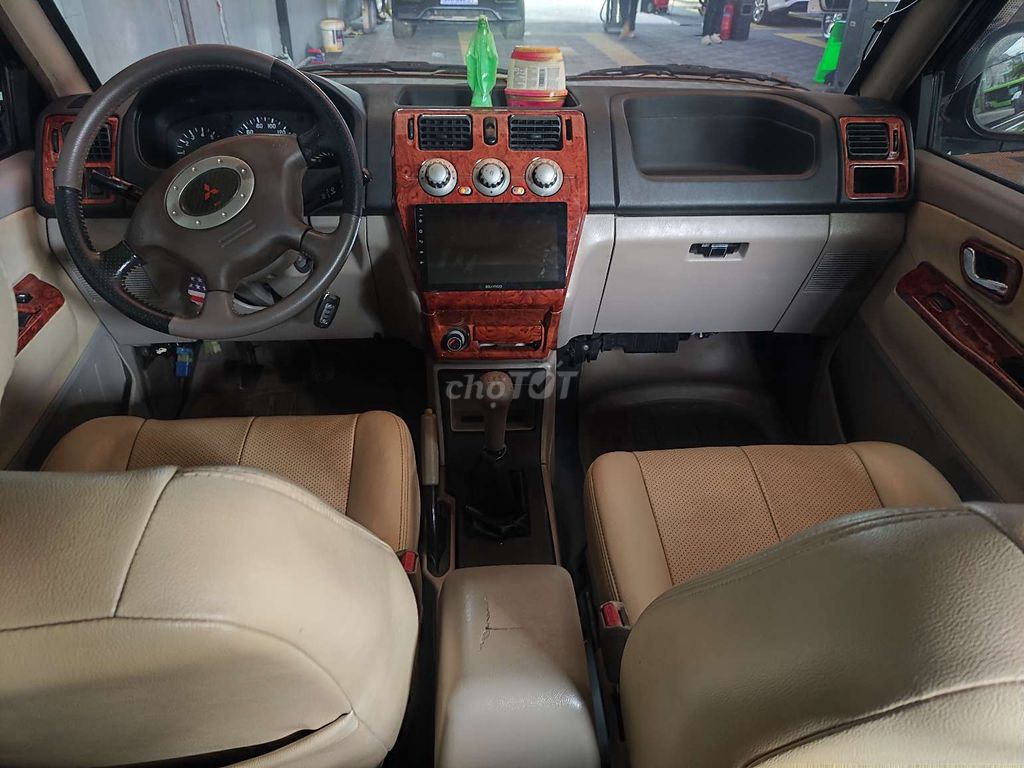 Mitsubishi Adventure 2004 photo 2