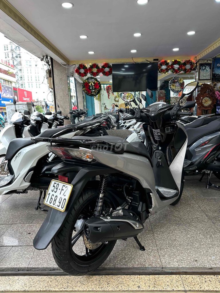 SH 150i 2019 Bạc Porsche Smartkey BSTP Chính Chủ. Mua bán Xe máy tại Quận Gò Vấp Tp Hồ Chí Minh được đăng bởi Ngô Hà hình 9