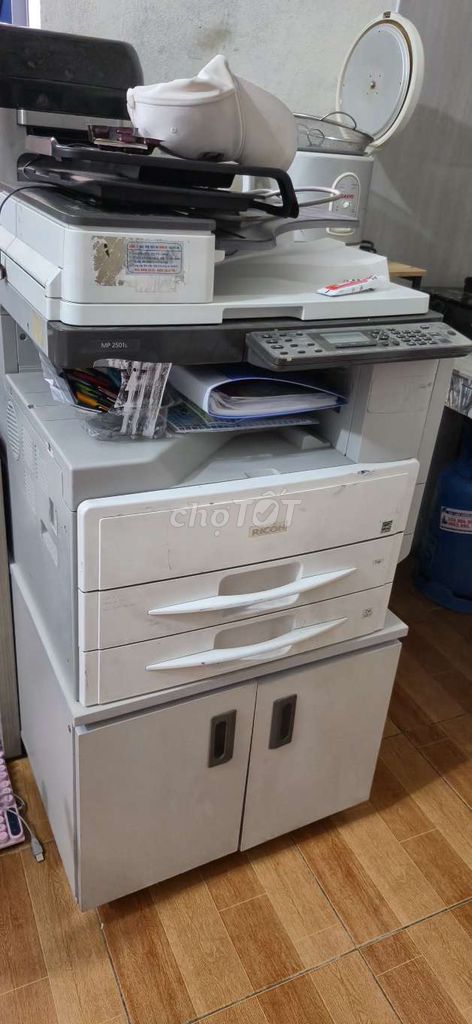 Máy photocopy Ricoh MP 2501 Trắng Đã sử dụng. Mua bán Đồ dùng văn phòng tại Huyện Gia Lâm Hà Nội được đăng bởi Hoàng Đức Doanh hình 1