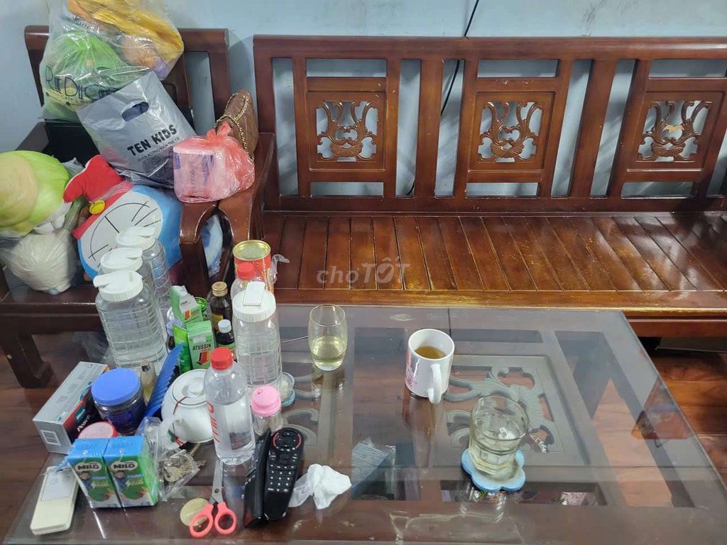 Bộ bàn ghế gỗ nâu 5 món. Mua bán Bàn ghế tại Quận Thanh Xuân Hà Nội được đăng bởi Trần Tiến hình 1