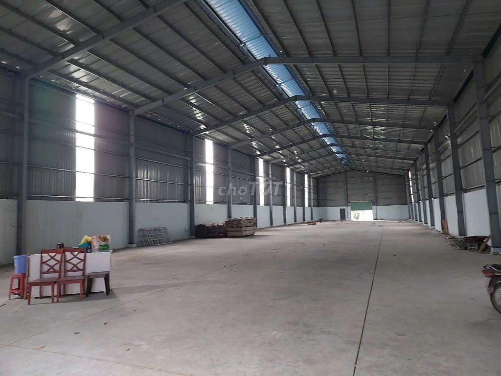 Cho thuê kho xưởng 1800m2.Đường xe công, Bến cát,Bình Dương