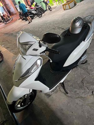 Honda Lead Trắng