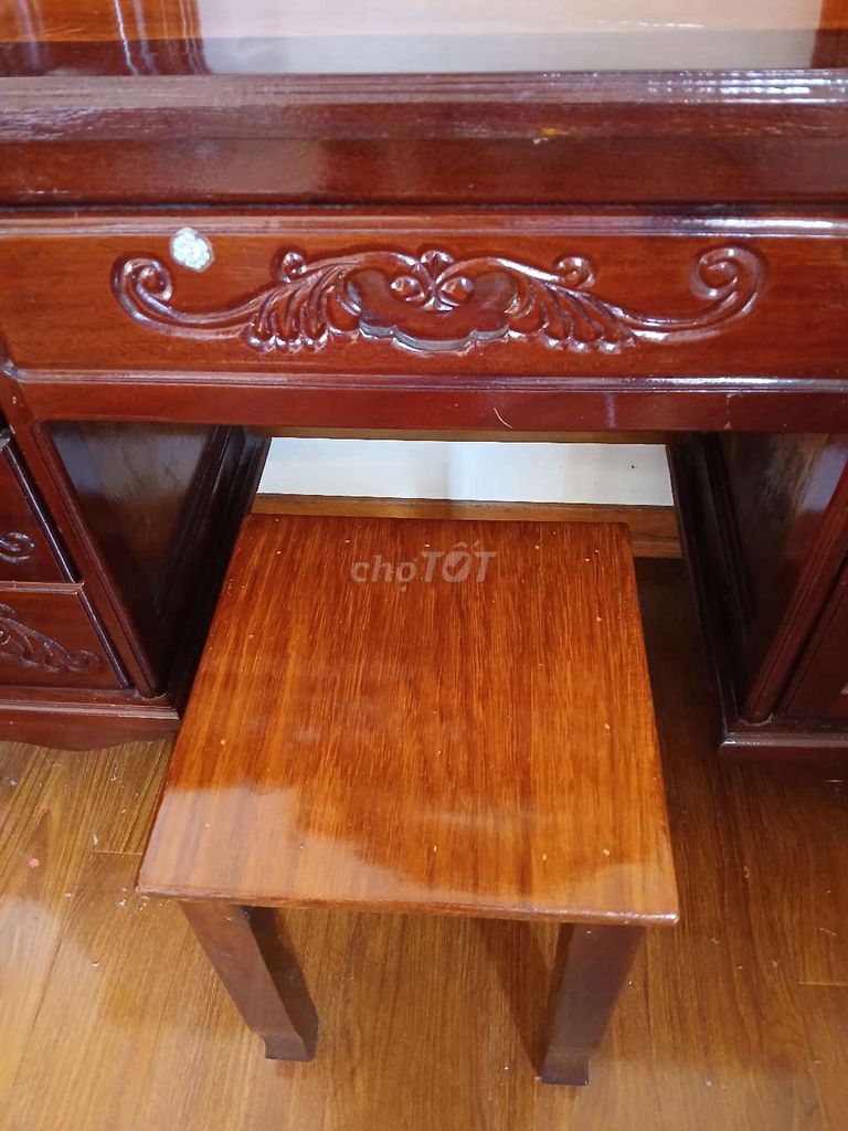 Bàn trang điểm gỗ gõ hương nâu đỏ. Mua bán Bàn ghế tại Thành phố Quảng Ngãi Quảng Ngãi được đăng bởi John Nguyen hình 1