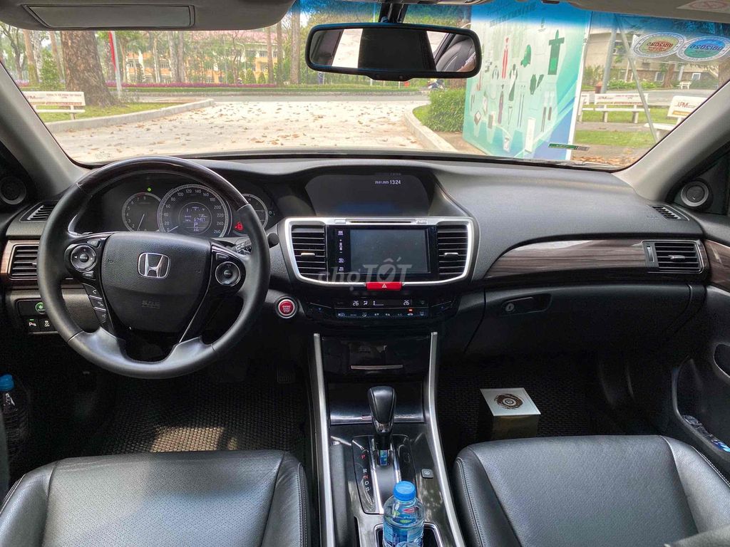 Honda Accord 2018 2.4 AT - còn zin nguyên bản