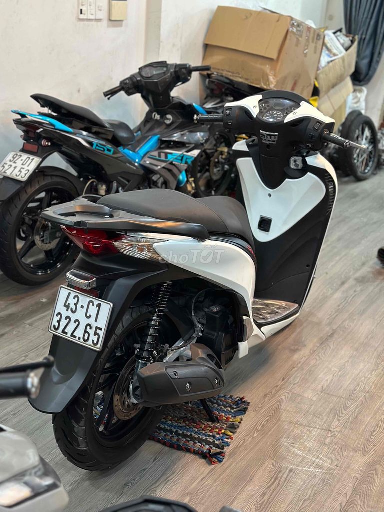 Sh 125 lên ý trắng đen 2015 nợ xấu trả trước 12tr. Mua bán Xe máy tại Quận Thanh Khê Đà Nẵng được đăng bởi Xe Máy Cũ Hải Nguyễn hình 4