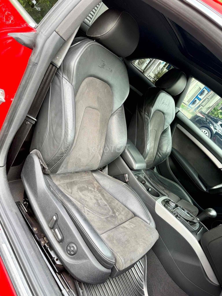 Audi A5 2009 2.0T S-line Quattro - 72000 km