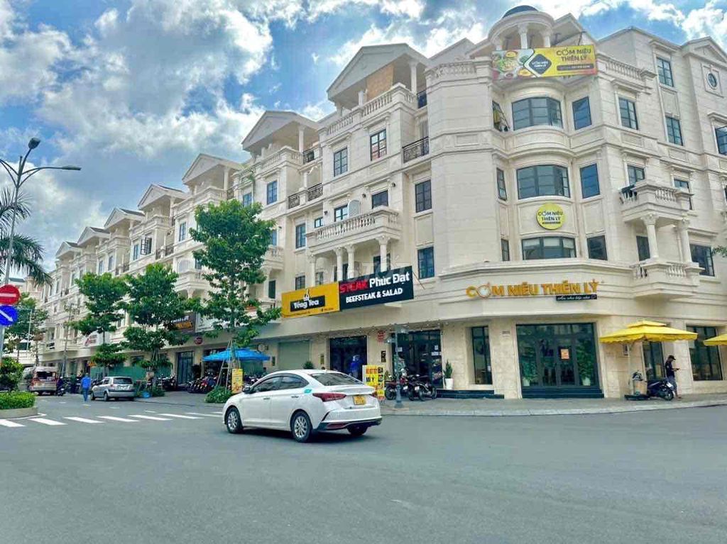 Cho thuê mặt bằng 100m2 khu Cityland. Ngăn sẵn phòng kính.