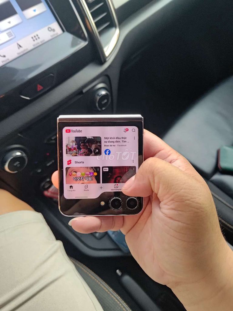 Samsung Z Flip 5 256GB Màn hình sọc. Mua bán Điện thoại tại Thành phố Biên Hòa Đồng Nai được đăng bởi Kim Bảo Vy hình 1