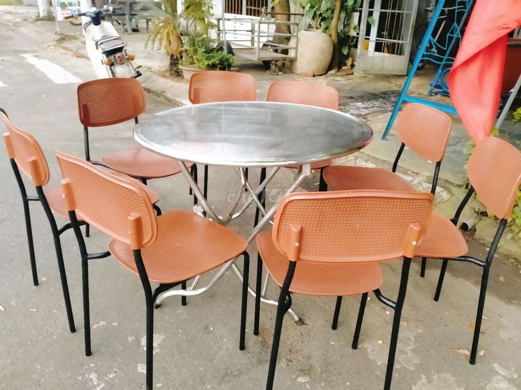 Bàn cao 75 cm  inox. Ghế cao 45 cm