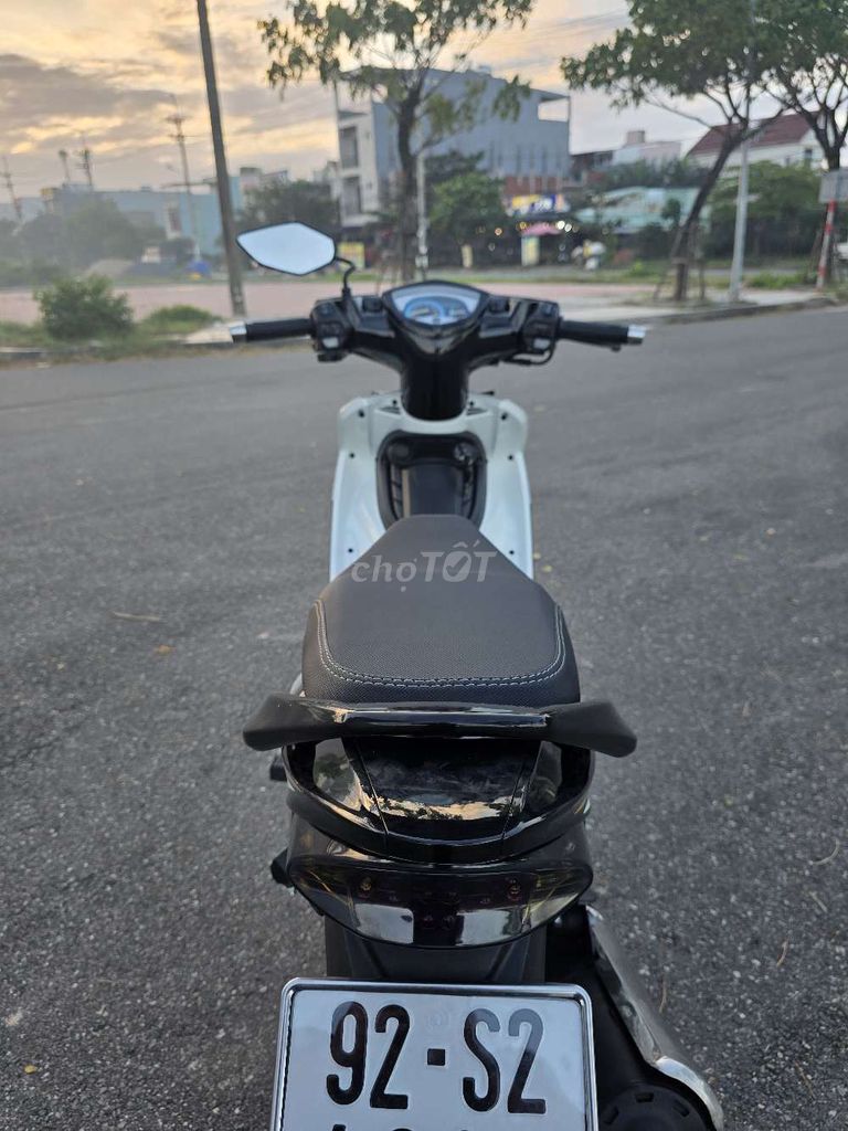 Yamaha Exciter 1S94 2010 Trắng đen vàng. Mua bán Xe máy tại Quận Cẩm Lệ Đà Nẵng được đăng bởi Ngạo Thiên hình 7