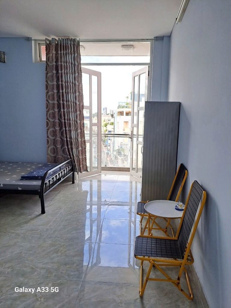 Phòng này ko chốt thì chốt phòng nào. Ban Công đẹp cở v cơ mà bà con