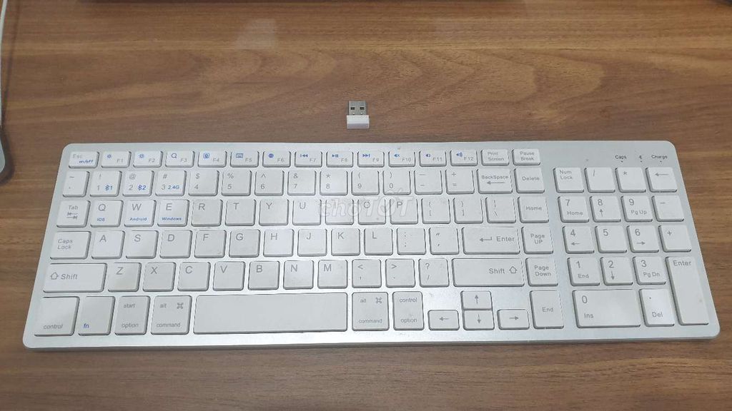 Bàn phím không dây Trắng. Mua bán Phụ kiện (Màn hình, Chuột...) tại Huyện Sóc Sơn Hà Nội được đăng bởi Duc Pham Minh hình 1