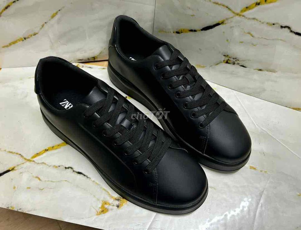 Giày thể thao ZARA chính hãng size 43, 45. Mua bán Giày dép tại Quận Hoàng Mai Hà Nội được đăng bởi Giày Cỡ Lớn hình 1