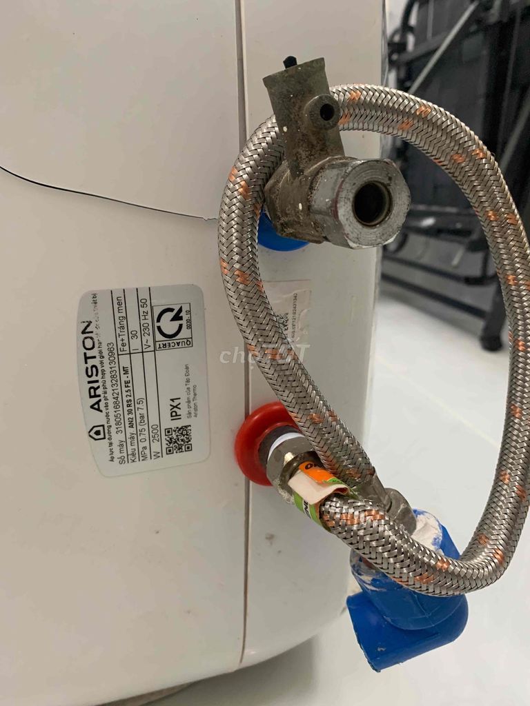 Máy nước nóng Ariston 30 lít Trắng Hư vỏ. Mua bán Thiết bị vệ sinh, nhà tắm tại Quận 3 Tp Hồ Chí Minh được đăng bởi Phong Thu Nguyen hình 1