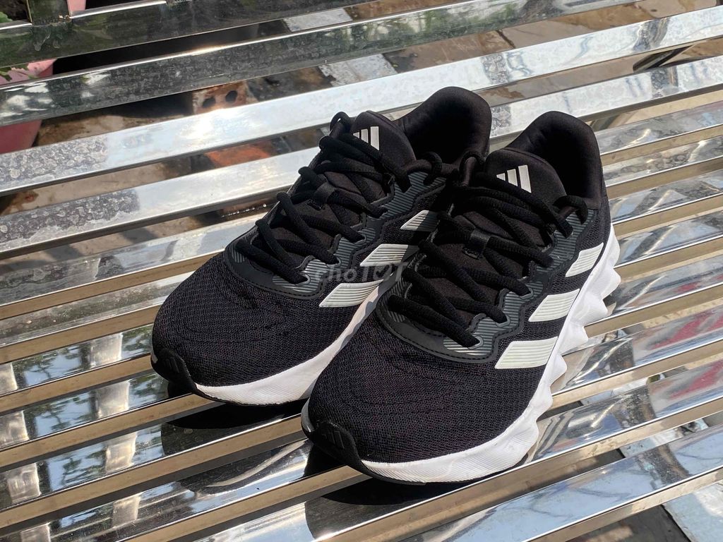 Bán đôi giày Adidas chạy bộ Chính Hãng Size:40