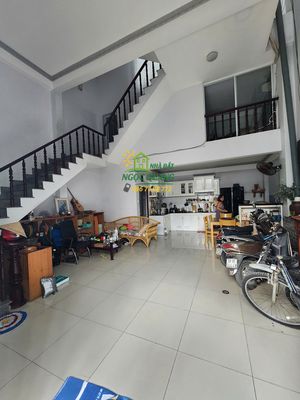 NHÀ ĐƯỜNG PHAN VĂN HỚN, NGANG 6,3X9m, 3 TẦNG 1 LỬNG, SHR