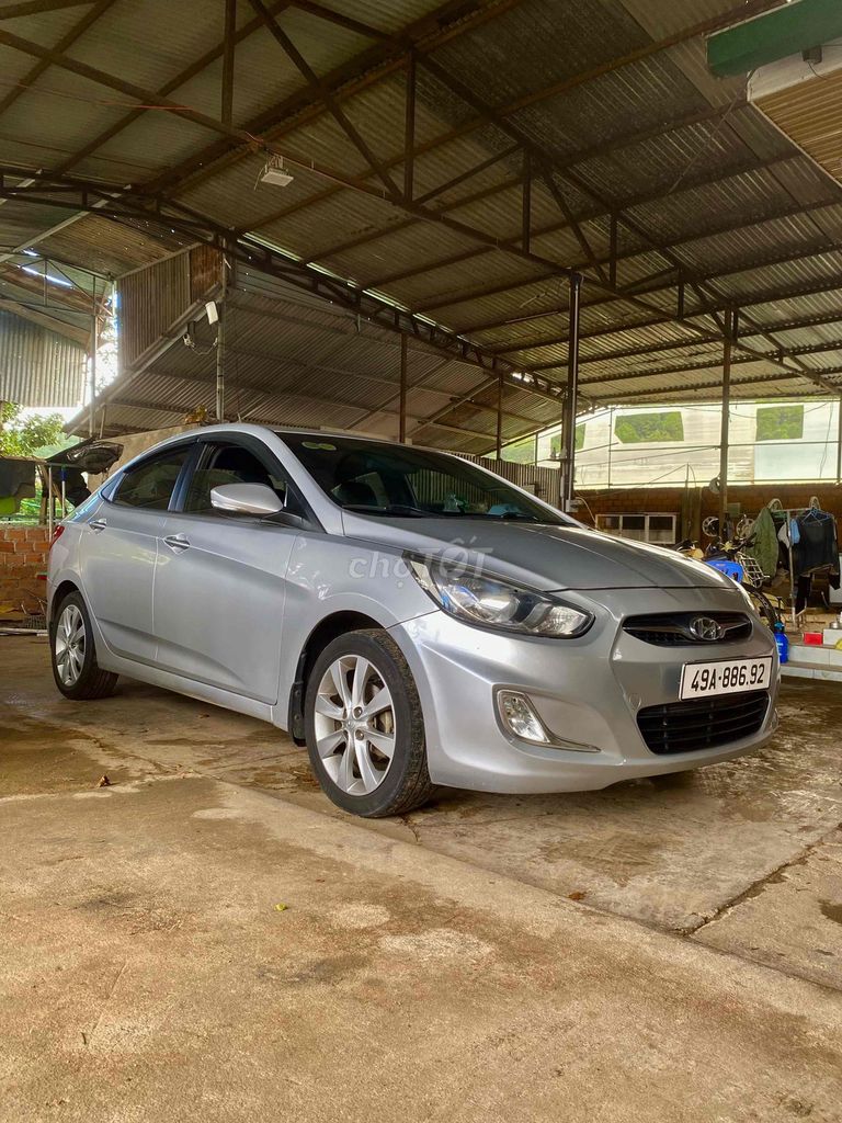 Hyundai Accent 2011 Bạc. Mua bán Ô tô tại Huyện Đức Trọng Lâm Đồng được đăng bởi Lê Tuấn hình 1