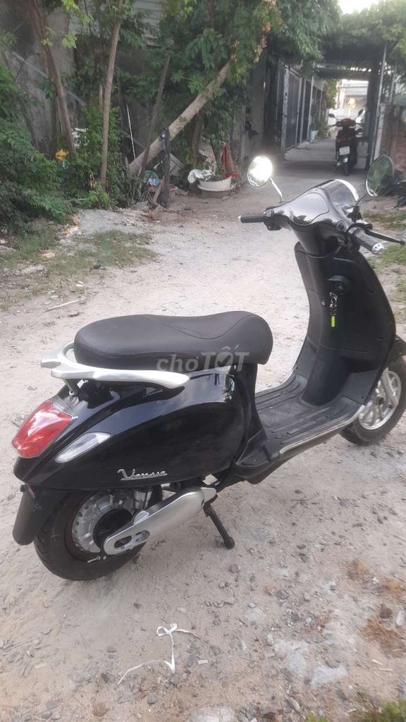 Электроскутер Vespa черный мало б/у новый