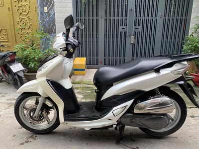 SYM Shark 125cc 2013 trắng đen SD37000km bs.Tphcm. Mua bán Xe máy tại Quận Bình Tân Tp Hồ Chí Minh được đăng bởi Anh khuê