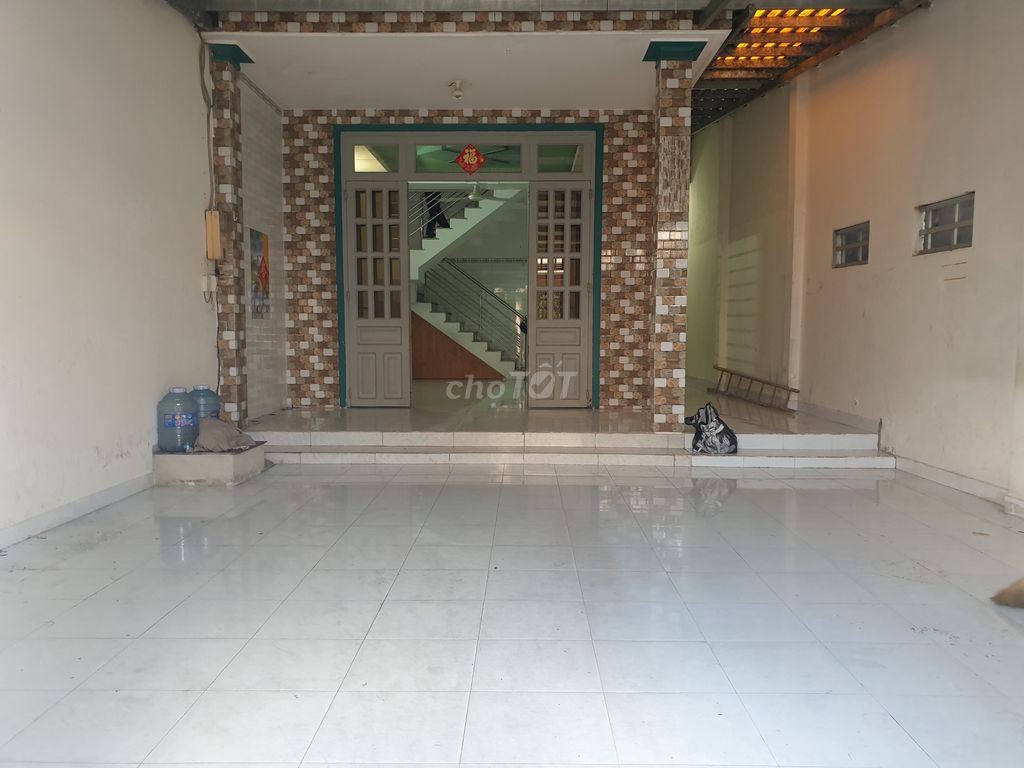 Nhà lầu DT 6m x 21m 1/Phan Văn Hớn, gần chợ Bà Điểm, Hóc Môn