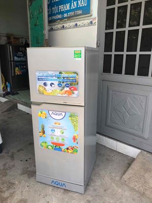 thanh lí tủ lạnh aqua 143l