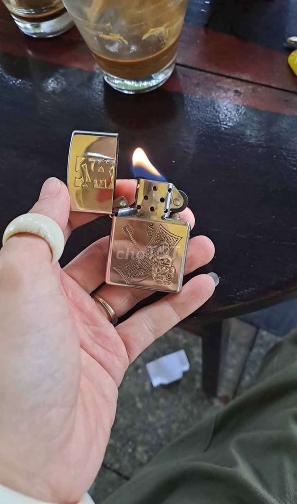 Bật lửa Zippo Kim loại Bạc đã qua sử dụng. Mua bán Đồ sưu tầm, đồ cổ tại Thành phố Buôn Ma Thuột Đắk Lắk được đăng bởi Tuyen Nguyen hình 1